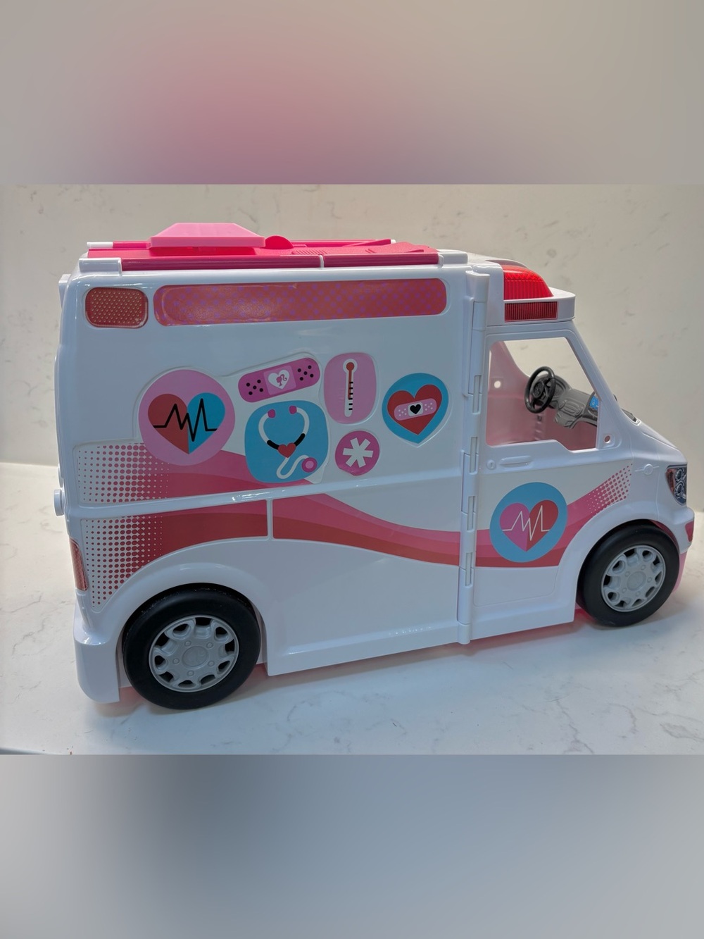2017 Mattel Barbie Care Clinic 17” Ambulance, +3 Figures Sirens Lights Work